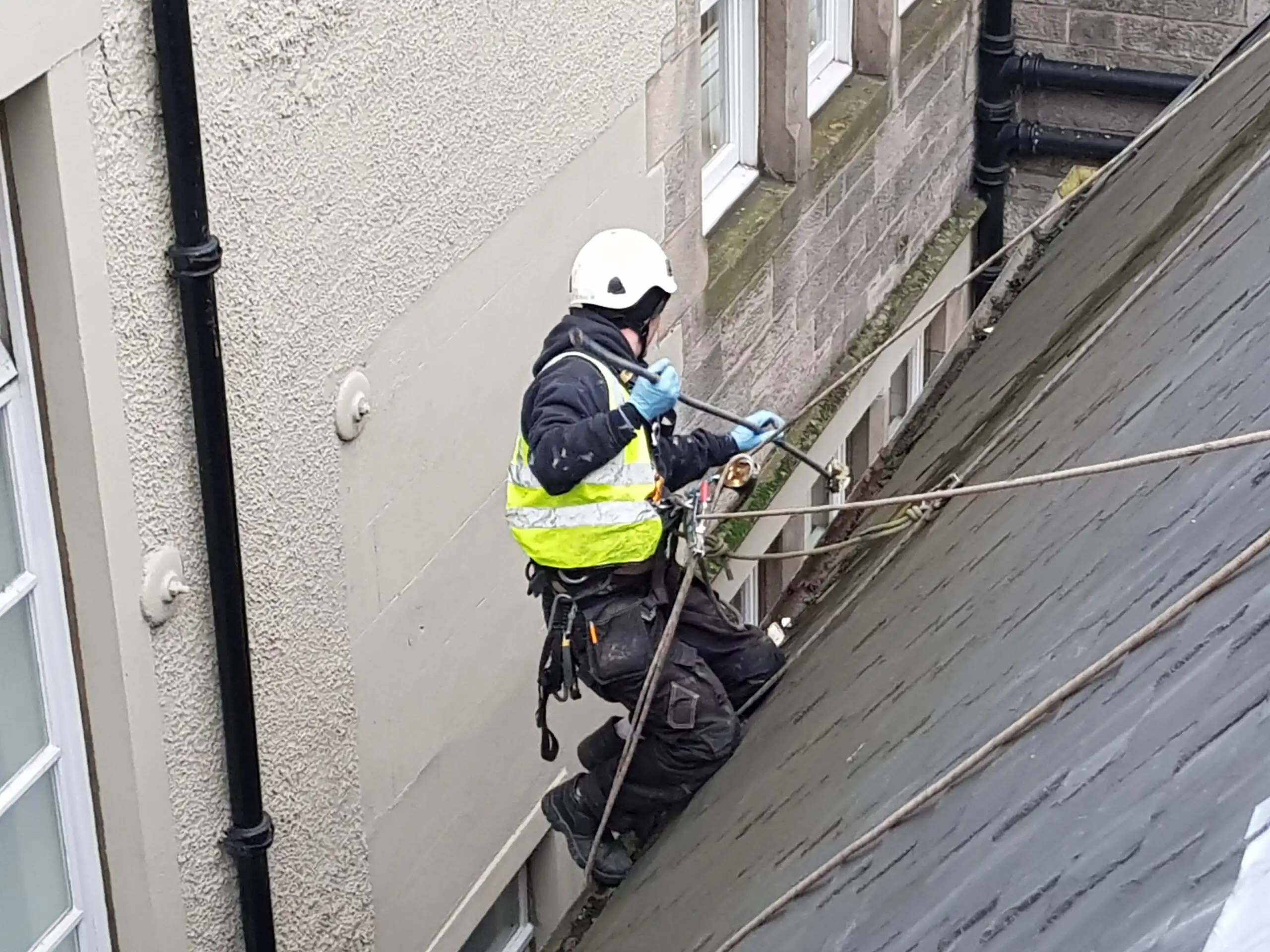 high-level rope access gutter cleaning edinburgh